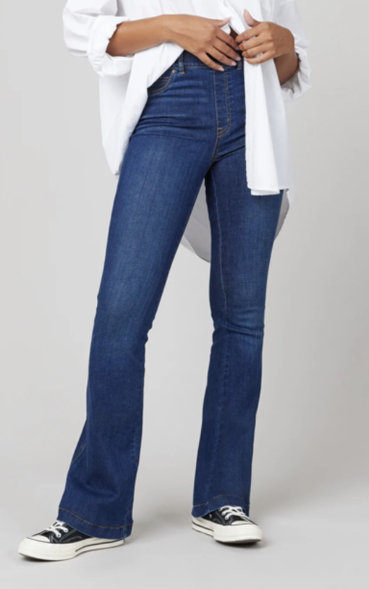 Flare jeans - fall 2022 style guide sandee booth